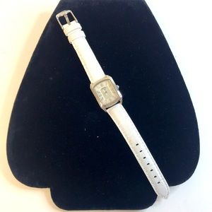 GALLAWAY Women’s White Watch NWOT